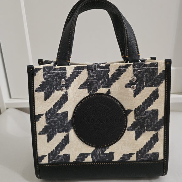 COACH Dempsey Carryall Bag With Houndstooth Print And Patch - Picture 2 of 9